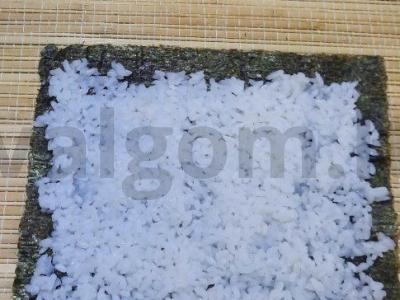 Namų ritinėliai su ikra ir krabų lazdelėmis Žingsnis 9