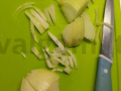 Vištienos šlaunelių filė su pomidorų padažu ir kopūstais Žingsnis 3