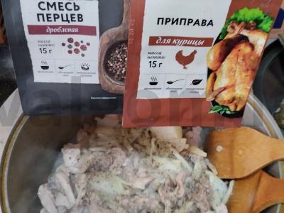 Vištienos šlaunelių filė su pomidorų padažu ir kopūstais Žingsnis 4