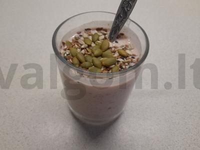 Lino sėklų ir uogų kokteilis pagrindine nuotrauka