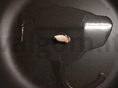 Česnakiniai skrudinti duonos gabaliukai rapsų aliejuje Žingsnis 2