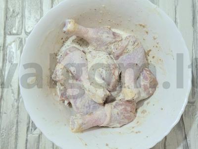 Kvapnūs vištienos blauzdos graikiškame jogurte su dižono garstyčiomis Žingsnis 2