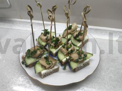 Silkių pieneliai kanapės pagrindine nuotrauka