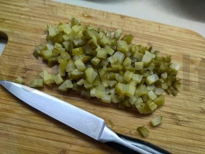 Salotos su marinuotais agurkais ir lašiša Žingsnis 2