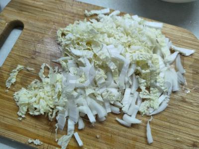 Salotos su marinuotais agurkais ir lašiša Žingsnis 3