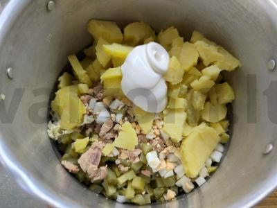 Salotos su marinuotais agurkais ir lašiša Žingsnis 5