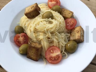 Kapelini su tofu ir alyvuogėmis pagrindine nuotrauka