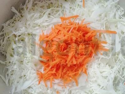 Kopūstų, morkų ir provanso žolelių salotas Žingsnis 3