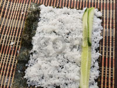 Ritinis su agurku ir krabų lazdelėmis Žingsnis 2