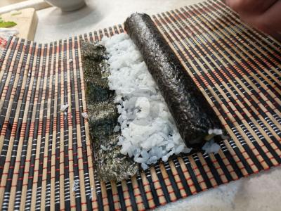 Ritinis su agurku ir krabų lazdelėmis Žingsnis 3