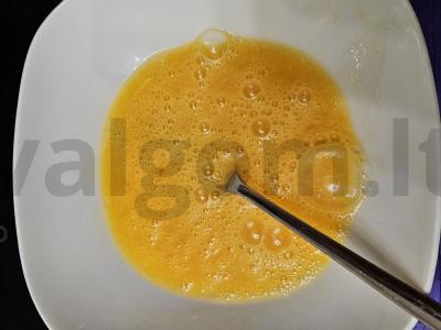 Švelnūs skrudinti duonos gabaliukai su sūriu Žingsnis 2