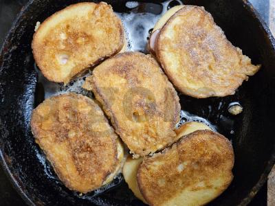 Švelnūs skrudinti duonos gabaliukai su sūriu Žingsnis 4