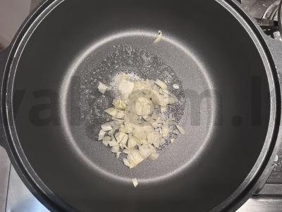 Orzo makaronai su kiaulienos šonine Žingsnis 1