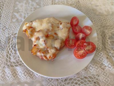 Vištiena su ananasais po sūrio sluoksniu pagrindine nuotrauka