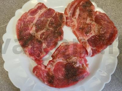 Kiauliena, kepta su ananasais Žingsnis 1