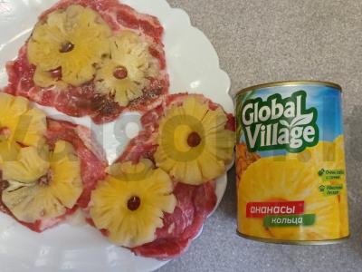 Kiauliena, kepta su ananasais Žingsnis 2