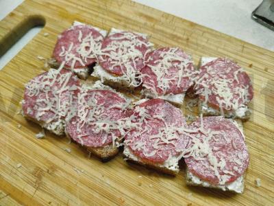 Rytiniai sumuštiniai su saliami ir petražolėmis Žingsnis 4