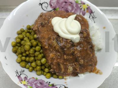 Salotos su silkėmis pomidorų padaže ir žirneliais Žingsnis 4