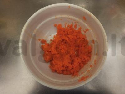 Gazizuotas gėrimas su morkomis ir prieskoniais Žingsnis 3