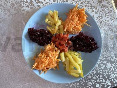 Salotas „Raudonasis žiedas“ pagrindine nuotrauka