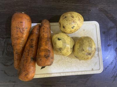 Olivjė su doktorine dešra ir keptais daržovėmis Žingsnis 1