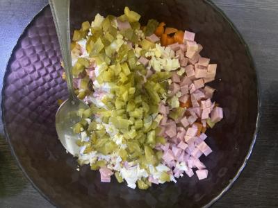 Olivjė su doktorine dešra ir keptais daržovėmis Žingsnis 8