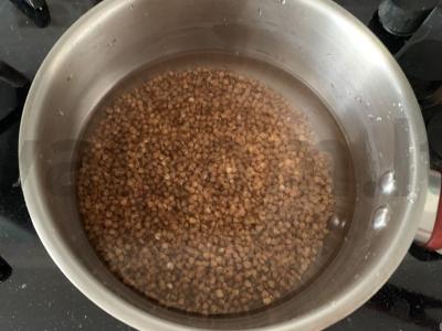 Patingėti kopūstai su grikiais, faršu, grietine ir daržovėmis Žingsnis 1