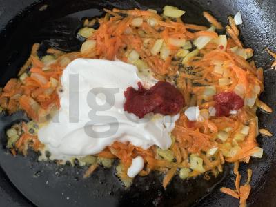 Patingėti kopūstai su grikiais, faršu, grietine ir daržovėmis Žingsnis 6