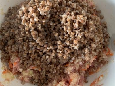 Patingėti kopūstai su grikiais, faršu, grietine ir daržovėmis Žingsnis 8