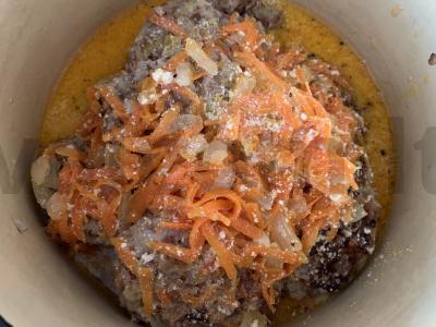 Patingėti kopūstai su grikiais, faršu, grietine ir daržovėmis Žingsnis 11