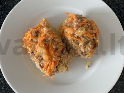 Patingėti kopūstai su grikiais, faršu, grietine ir daržovėmis pagrindine nuotrauka