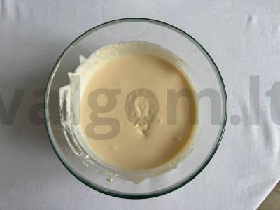 Keksas su grietine ir uogomis Žingsnis 2