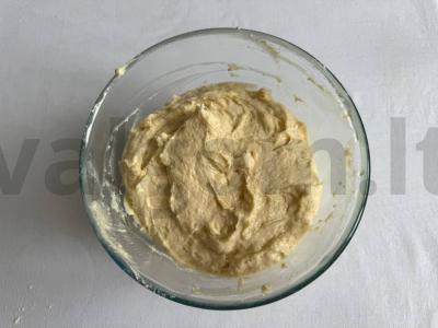 Keksas su grietine ir uogomis Žingsnis 3