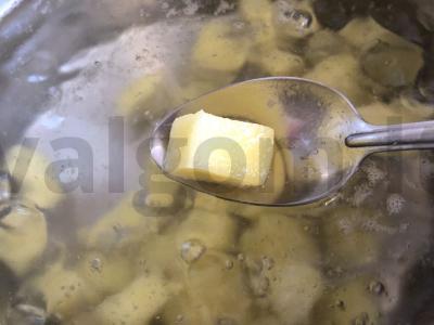 Šaltibarščiai su rūgštynėmis ir troškiniu pomidorų pastoje Žingsnis 3