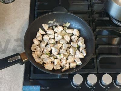 Kalakutienos troškinys su cukinija ir žaliuoju svogūnu Žingsnis 4