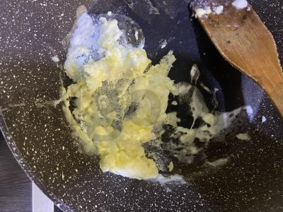 Tostai su varškės sūriu, skrambučiu ir krevetėmis Žingsnis 5