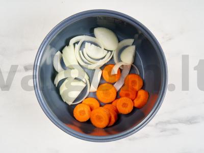 Daržovės lėtojoje viryklėje Žingsnis 1