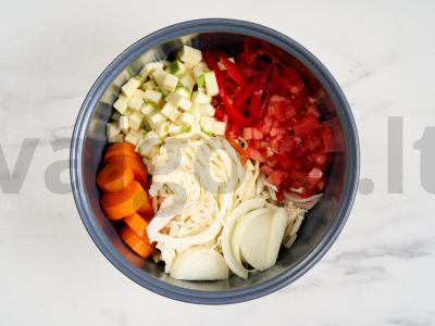 Daržovės lėtojoje viryklėje Žingsnis 3