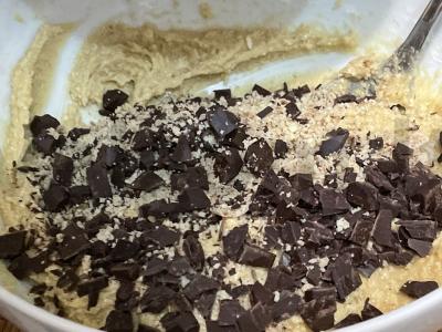 Sausainiai su šokolado gabaliukais ir riešutais Žingsnis 5