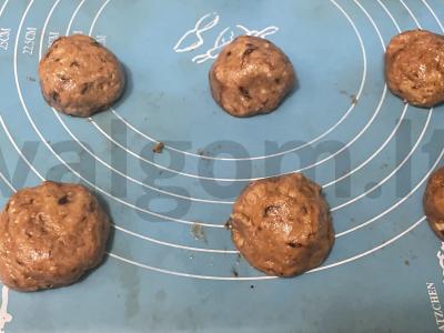 Sausainiai su šokolado gabaliukais ir riešutais Žingsnis 6