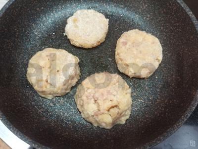 Žuvies ir kiaulienos kotletai vakarienei Žingsnis 6