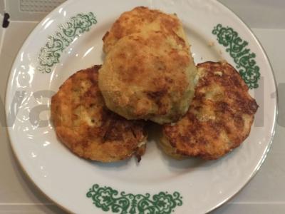 Žuvies ir kiaulienos kotletai vakarienei pagrindine nuotrauka