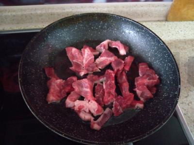 Mėsos patiekalas su daržovėmis „Greitas ir skanus“ Žingsnis 1