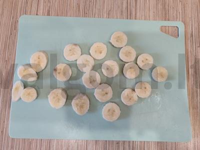 Skani varškėtukai su bananų įdaru Žingsnis 6