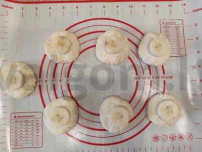 Skani varškėtukai su bananų įdaru Žingsnis 7