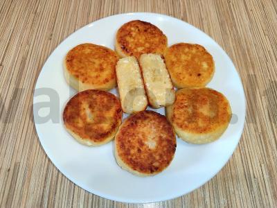 Skani varškėtukai su bananų įdaru pagrindine nuotrauka