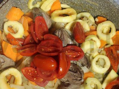 Kalakutų širdelės su daržovių garnyru Žingsnis 6