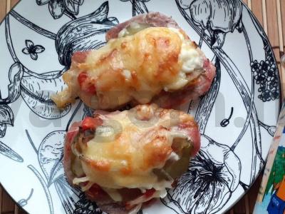 Kiauliena po sūrio-grietinės kepure pagrindine nuotrauka