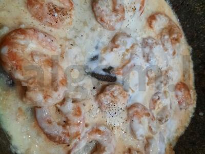 Spagečiai su krevetėmis, sūriu ir česnaku Žingsnis 4