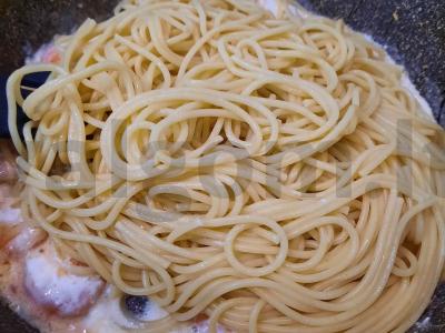 Spagečiai su krevetėmis, sūriu ir česnaku Žingsnis 5